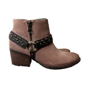 Crown Vintage Wendy leather strap detail ankle boots